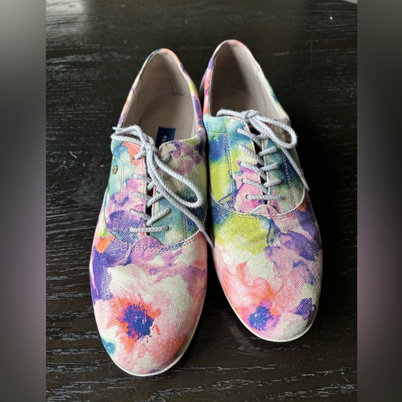 Easy Spirit Floral Canvas Sneakers Size 9 – Artsy & Comfy! - Picture 1 of 7